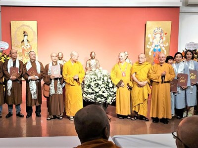 Triển lãm "Sen đầu hạ" chào mừng Đại hội đại biểu Giáo hội Phật giáo lần IX
