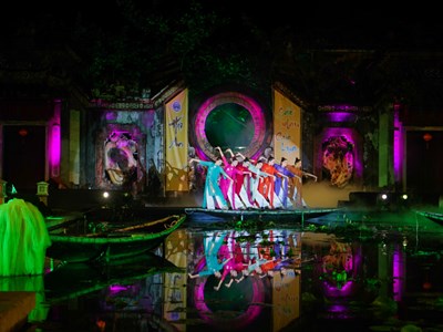 “Hội An hướng tới thành phố sáng tạo”: Rực rỡ đêm Sắc màu của lụa