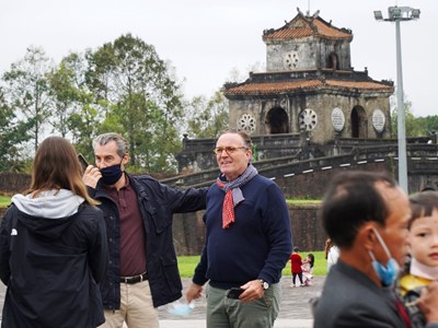 Xây dựng môi trường du lịch Huế: “Văn minh- thân thiện- an toàn- giàu bản sắc”