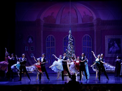 Biểu diễn vũ kịch “Kẹp hạt dẻ” đón chờ Giáng sinh