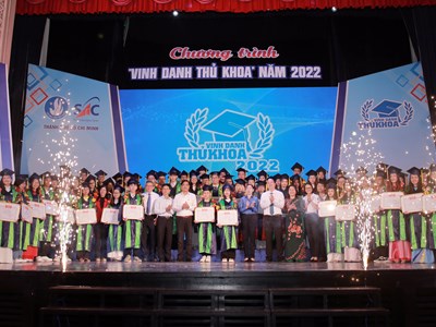 TP.HCM: Vinh danh 75 thủ khoa năm 2022