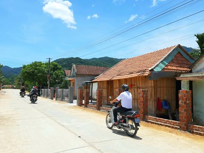 Cả làng người Bana hiến đất làm đường du lịch cộng đồng