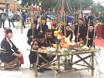 Đặc sắc lễ “Tra hạt làm lễ cầu mưa” của người Khơ Mú