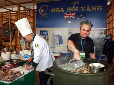 Tinh hoa Phở Việt thu hút đông người dân và du khách