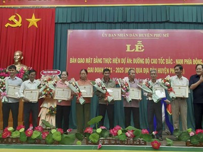 Bình Định: Bàn giao mặt bằng dự án cao tốc Bắc - Nam phía Đông huyện Phù Mỹ