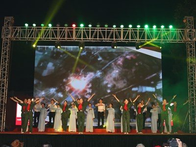 Rạng rỡ - Kiêu hùng: 50 năm Chiến thắng Hà Nội – Điện Biên Phủ trên không