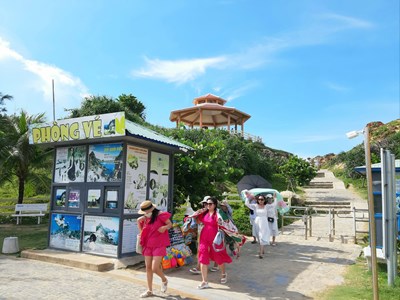 Thu phí tham quan điểm du lịch Eo Gió