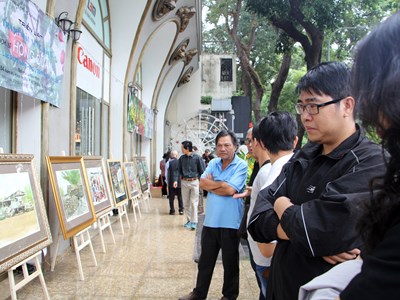 Khai mạc triển lãm “Ngày nắng” của họa sĩ Hồng Quân