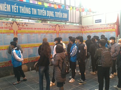 Tăng ca”  làm bán thời gian dịp Tết