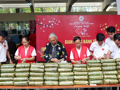 “Tết Nhân ái” và bữa cơm đoàn viên cho người nghèo