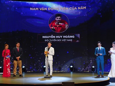 Nguyễn Huy Hoàng đoạt cú đúp giải thưởng tại Gala Cúp chiến thắng