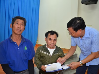 Báo Văn Hóa trao quà Tết cho hộ nghèo ở Quảng Ngãi