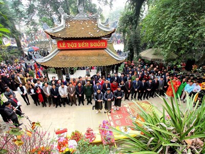 Đầu Xuân về Phú Lương trẩy hội đền Đuổm