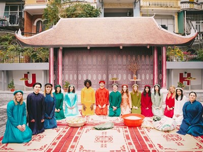 Sinh viên quốc tế thích thú trải nghiệm văn hóa Tết Việt