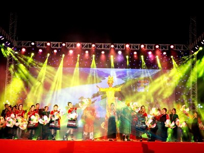 Vui Xuân cùng đồng bào các dân tộc nơi biên cương Nậm Nhùn