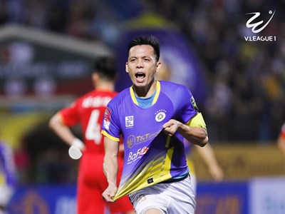 Văn Quyết toả sáng giúp CLB Hà Nội thắng trong trận “Derby Thủ đô”
