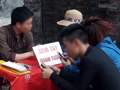 Xử lý nghiêm các hiện tượng mê tín dị đoan tại di tích lễ hội