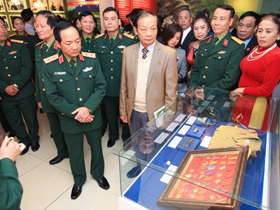 Gần 200 ảnh, tài liệu, hiện vật tại triển lãm “Trung tướng Đồng Sỹ Nguyên - Dấu ấn con đường huyền thoại”
