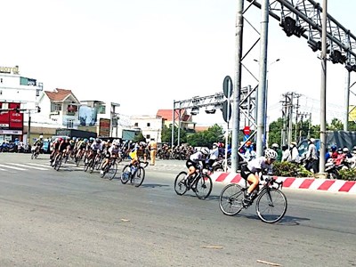 Khởi tranh Giải xe đạp nữ Quốc tế Bình Dương 2023