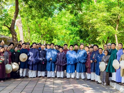 Nhìn từ cuộc phục hưng áo dài truyền thống tại Cố đô Huế