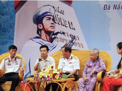 Chiếc áo của mẹ liệt sĩ Gạc Ma