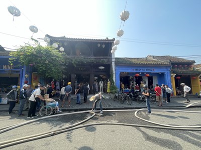 Cháy nhà kho chứa vải trong khu vực phố cổ Hội An