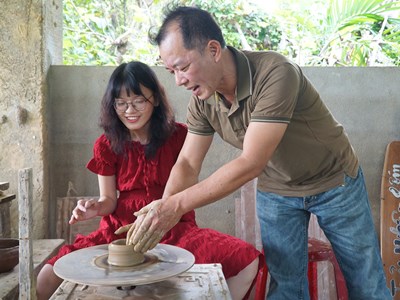 Trăn trở với nghề gốm Phước Tích