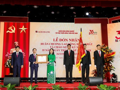 Agribank đón nhận Huân chương Lao động hạng Nhất, chào mừng kỷ niệm 35 năm ngày thành lập