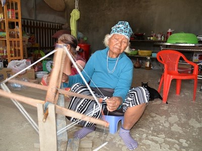 Giữ gìn Làng thổ cẩm bên dòng Đạ Dâng