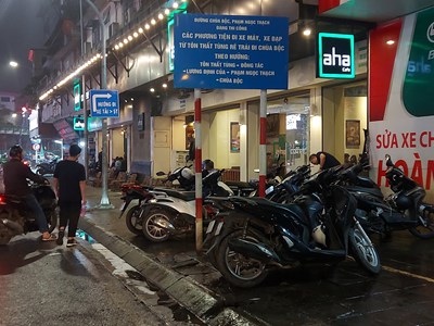 Sau một tháng Hà Nội ra quân giành lại vỉa hè: Những cuộc “đuổi bắt” chưa hồi kết