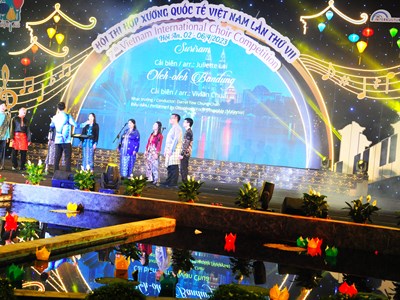 Sôi động với các đêm trình diễn hợp xướng quốc tế trên đường phố