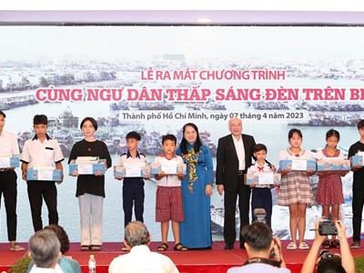 Ra mắt chương trình “Cùng ngư dân thắp sáng đèn trên biển”