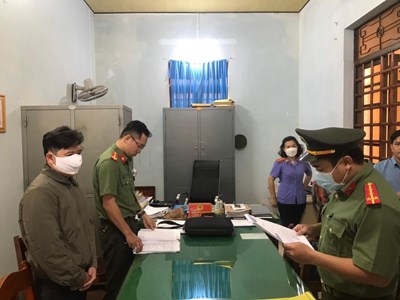 Quảng Ngãi: Khởi tố 2 đối tượng mua bằng giả để mở Phòng khám Nha khoa