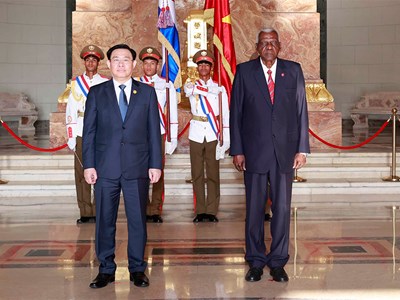 Chủ tịch Quốc hội Vương Đình Huệ hội đàm với Chủ tịch Quốc hội Cuba