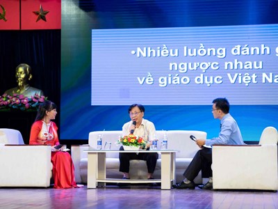 GS.TSKH Trần Ngọc Thêm giao lưu cùng sinh viên Văn hóa nhân Ngày hội Sách và Văn hóa đọc