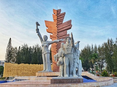 Bến Tre: Khánh thành công trình nâng cấp và chuyển chất liệu tượng đài Đồng Khởi