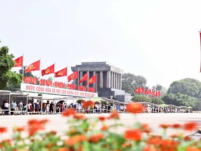 Hơn 52 nghìn lượt khách vào Lăng viếng Chủ tịch Hồ Chí Minh