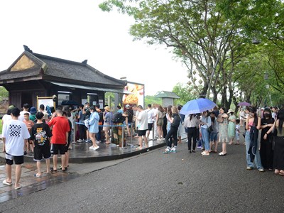 Du khách​​​​​​​, hướng dẫn viên phản ánh bất cập trong khâu bán vé: Trung tâm Bảo tồn di tích Cố đô Huế gửi lời xin lỗi