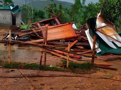 Mưa lớn, dông lốc gây thiệt hại lớn tại Nghệ  An và Hà Tĩnh