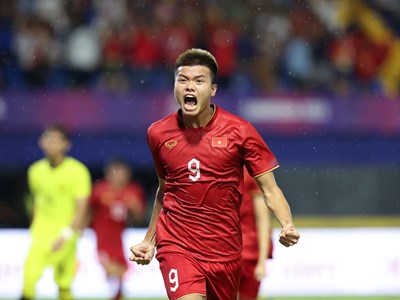Thắng Malaysia, U22 Việt Nam vào bán kết SEA Games 32