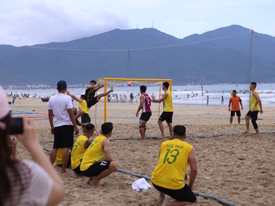 Gần 100 VĐV tranh tài Giải vô địch Bóng ném bãi biển quốc gia