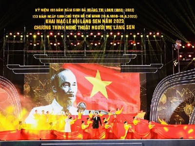 Xúc động chương trình nghệ thuật “Người Mẹ Làng Sen”