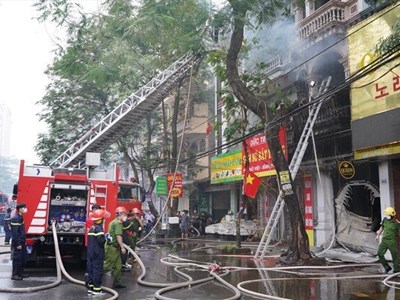 Khẩn trương điều tra nguyên nhân vụ cháy phòng trà phố Văn Cao, Hải Phòng