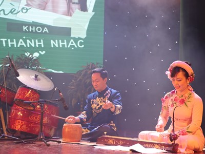 Âm nhạc truyền thống trong đào tạo nghệ thuật:  Giảng viên học hát dân ca