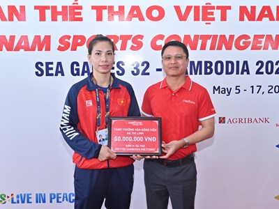 Bà mẹ hai con Hà Thị Linh được Metfone thưởng nóng