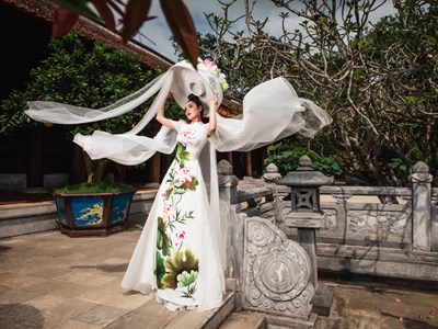 Bộ sưu tập áo dài “Sen- Kính dâng Người”