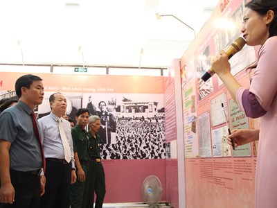 Khai mạc triển lãm “Nhật ký trong tù - Bảo vật quốc gia”