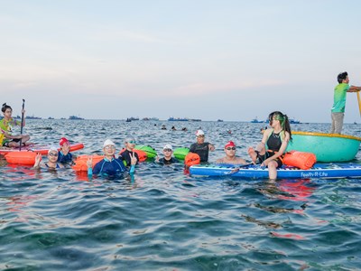 Bơi vượt biển, trải nghiệm đầy thú vị ở đảo Lý Sơn