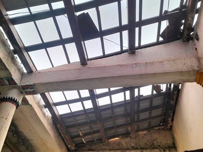 Hơn 80 nhà dân tốc mái do giông lốc