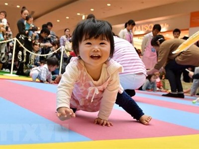 Chính phủ Nhật Bản nỗ lực đảm bảo nguồn tài chính để tăng tỉ lệ sinh
